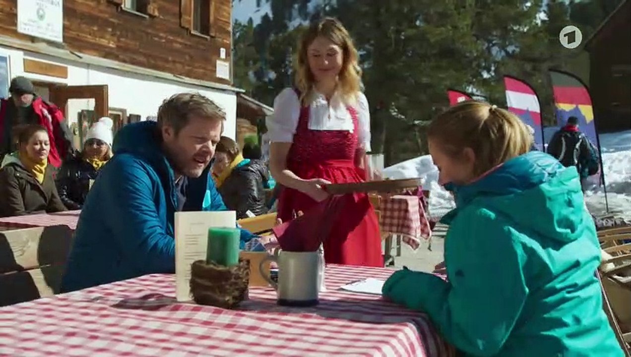 In aller Freundschaft Die Jungen Ärzte - Ganz in weiß - 1/2
