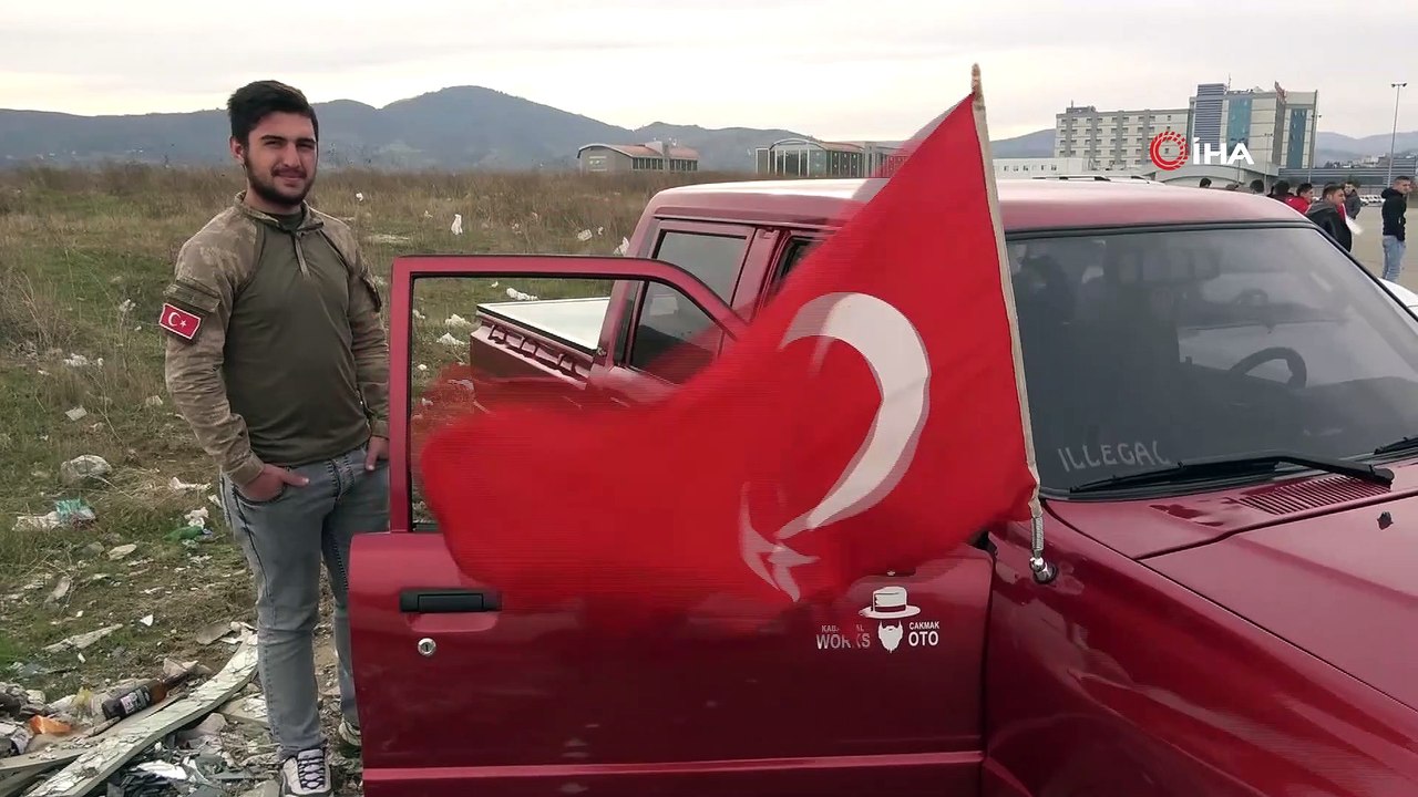 Şehit isimlerini araçlarına yazıp teröre lanet okudular