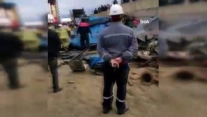 İzmir'de hurda yüklü TIR yoldan çıktı: 1 ölü