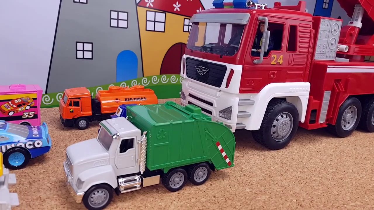 الحرائق الكبيرة الشاحنات وراء الحريق في منزل تف...