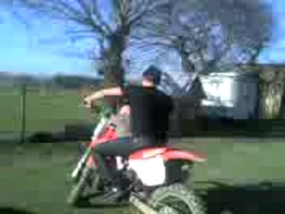 elvira aime le motocross