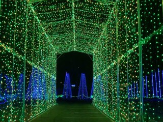 WORLD OF ILLUMINATION! Arizona's longest and brightest holiday light display - ABC15 Digital