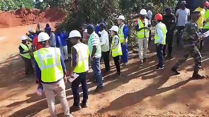 Une nouvelle route de 6 Km bientôt opérationnelle à Lisan avec un pont de 75 mètres linéaires. Le ministre Moustapha Naité sur le terrain pour évaluer le niveau d'avancement du projet.