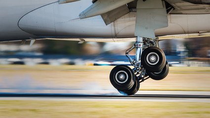 Why airplane takeoffs and landings are so dangerous