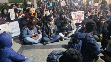 Stone pelting, arson and lathicharge in several districts: UP protests turn violent