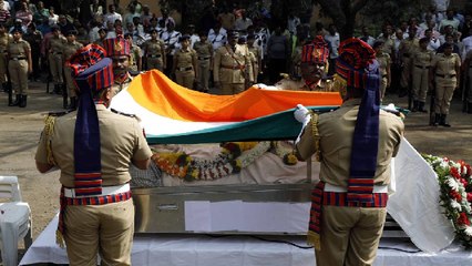Veteran actor Shriram Lagoo cremated with state honours
