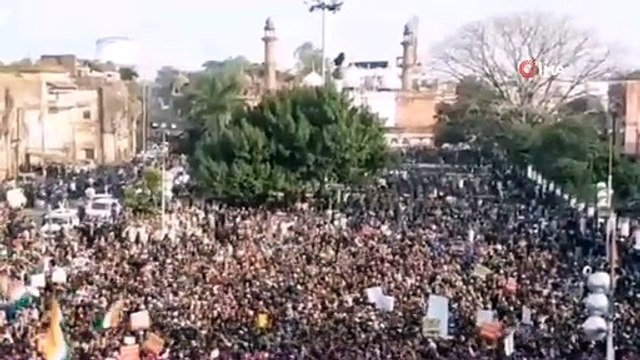 Hindistan'da tansiyon düşmüyor: 3 ölü