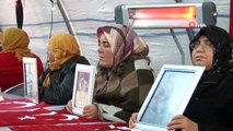 HDP'lilerin arka kapıya tabela asmasına evlat nöbetindeki ailelerden tepki