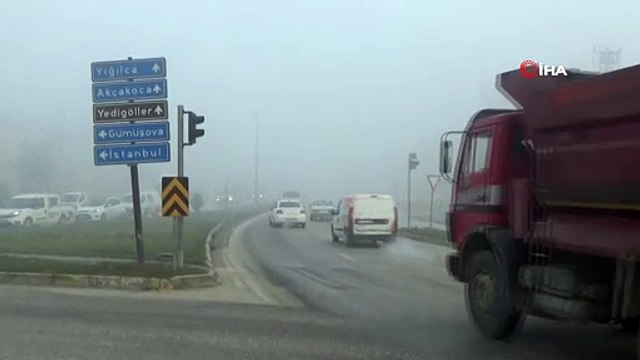 Düzce’de sis, görüş mesafesini 20 metreye kadar düşürdü
