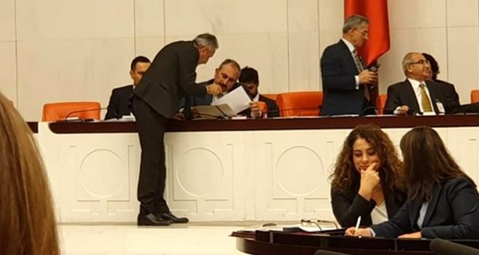 CHP'li Vekil, Belediyede yolsuzluk iddiaları var diyerek Adalet Bakanı'na tutanak verdi