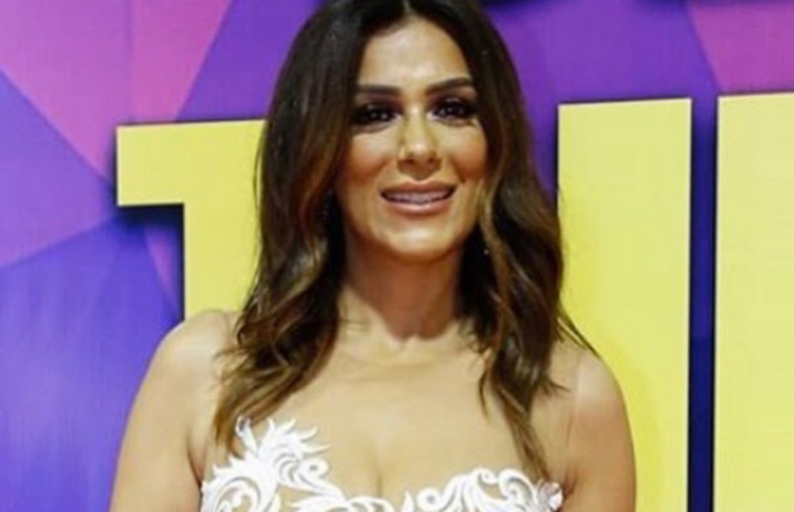 شاهدوا فستان انجي المقدم الجريء الذي خطف الأنظار في حفل دير جيست