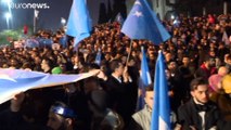 شاهد: بعد تعليقات أوزيل.. مسيرة في تركيا لدعم أقلية 