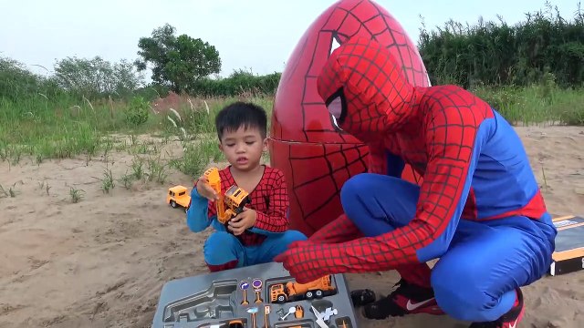 Trò Chơi Trên Cát Cùng Xe ô tô Đồ Chơi – Trứng Khổng Lồ Người Nhện Đồ Chơi Trẻ Em Cho Bé روما وديانا يحاربان الذباب - قصص اطفال قبل النوم - روما وديانا كان يلعبان. لكن فجأة ظهر الذباب وأزعجهم. توصل روما وديانا إلى كيفية التخلص من الذباب المزعج. روما وديا