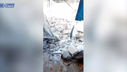 قتلى من المدنيين بغارات جوية على سوق شعبي في سراقب
