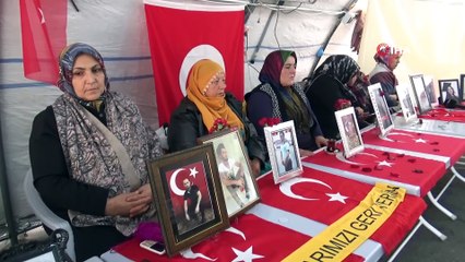 HDP il binası önünde 110 gündür evlat nöbeti tutan anneden dağdakilere çağrı