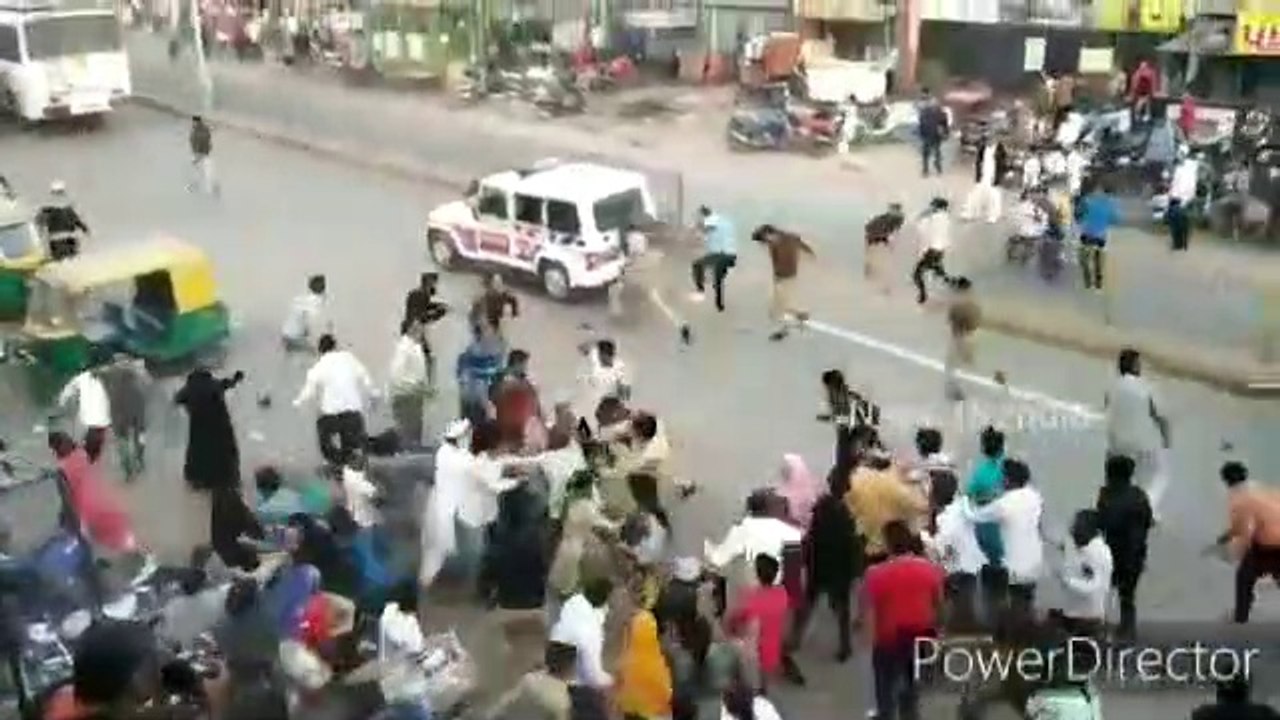 Protest in india | People fight with police man