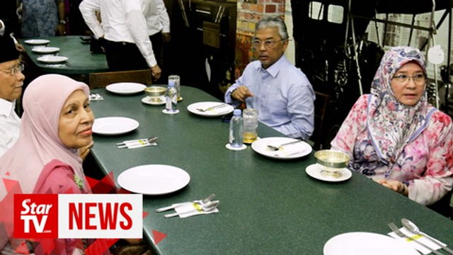 Penang's nasi kandar outlet receives royal couple