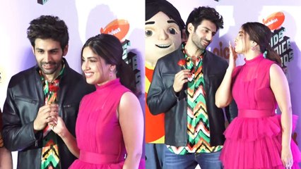 Kartik Aaryan gets Red Rose Bhumi Pednekar at Kids' Choice Awards 2019 | FilmiBeat