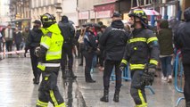 Emergencias Madrid acordona la Calle del Carmen por desprendimiento de cornisa