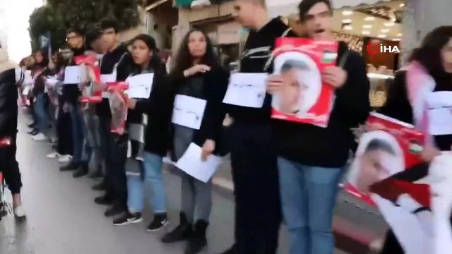 - Filistinliler, İsrail hapishanelerindeki Filistinli mahkumlara destek için insan zinciri oluşturdu