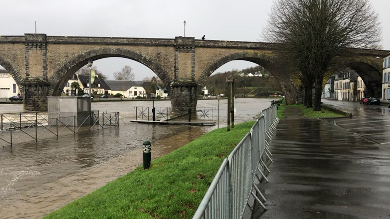 L’Aulne déborde à Châteaulin (Finistère)