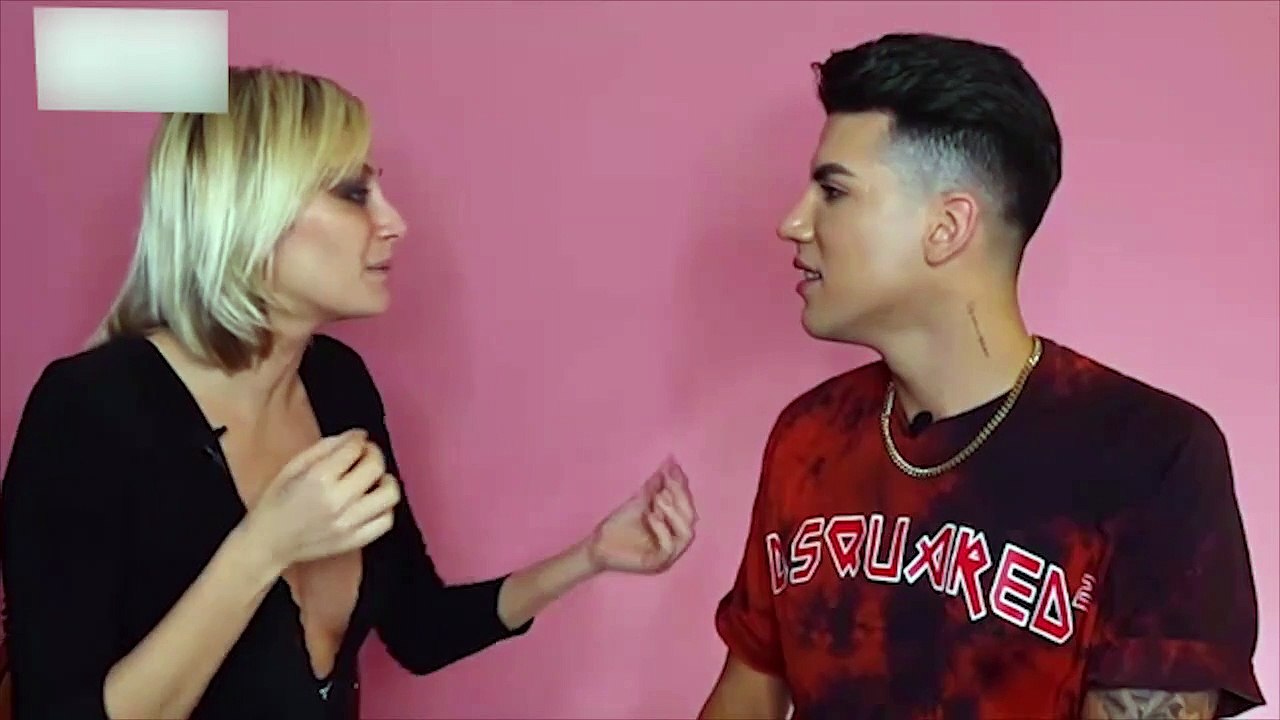 Didem Soydan'ın göğüs dekoltesi kendisini bile rahatsız etti