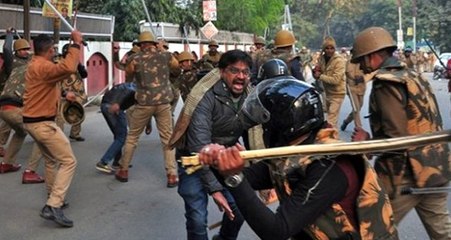 Hindistan'da Müslümanları dışlayan yasaya karşı eylemlerde ölü sayısı 23'e yükseldi