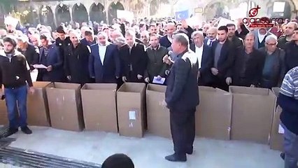 Tekbir getirip karton Çin Seddi'ni yıktılar