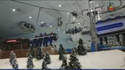 Menikmati Suasana Natal di Ski Dubai