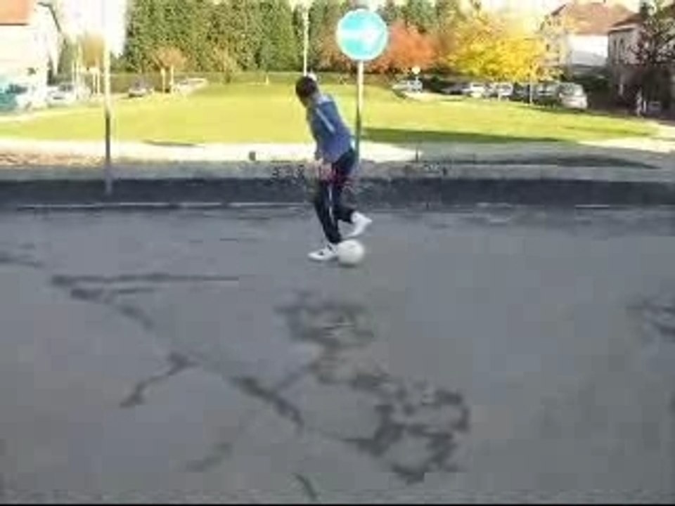 pups freestyle football street