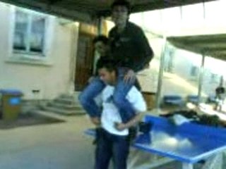 Crash Pyramide humaine by GEM