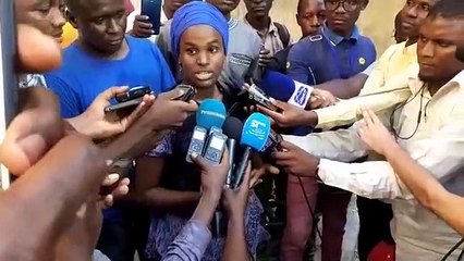 La femme d'un opposant au 3e mandat exprime sa joie après la libération de son mari