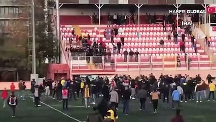 Maç bitti koltuklar havada uçuştu