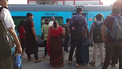 12034 New Delhi - Kanpur Shatabdi Arrives at Ghaziabad