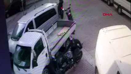 15 gün kameraları inceledi, motosikletinin çalınma anlarını buldu