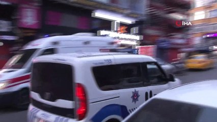 Eşini bıçakla öldürdü, polis ekiplerine teslim oldu