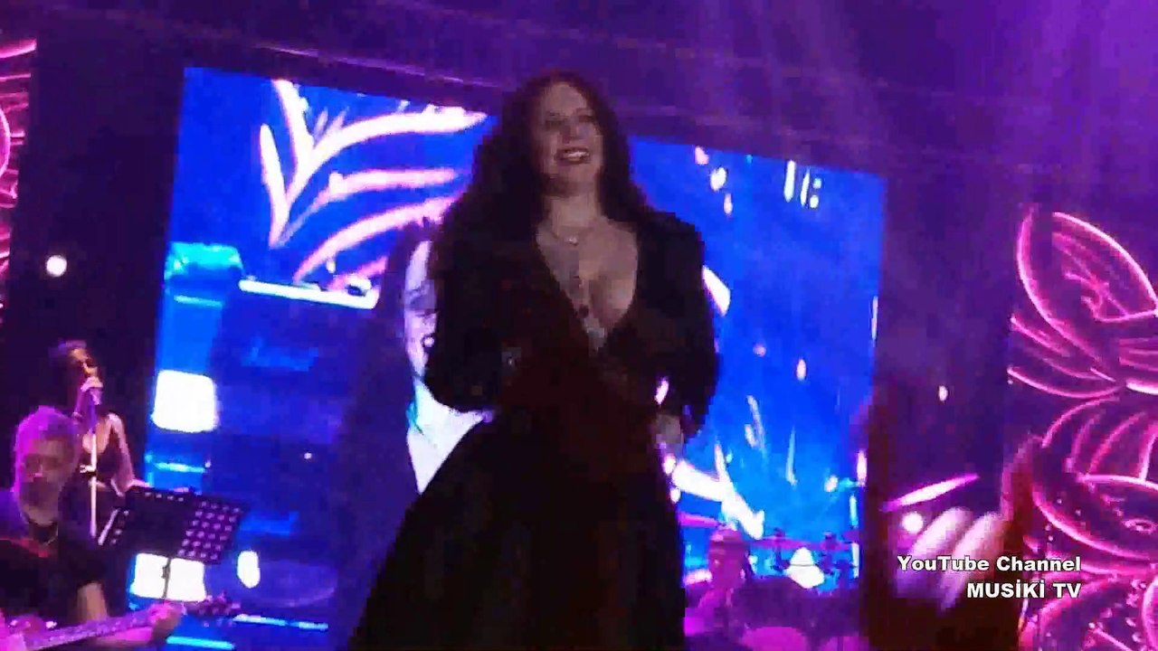 ŞEBNEM FERAH - Bu Aşk Fazla Sana (Konser/Canlı) @Cumhuriyet Meydanı