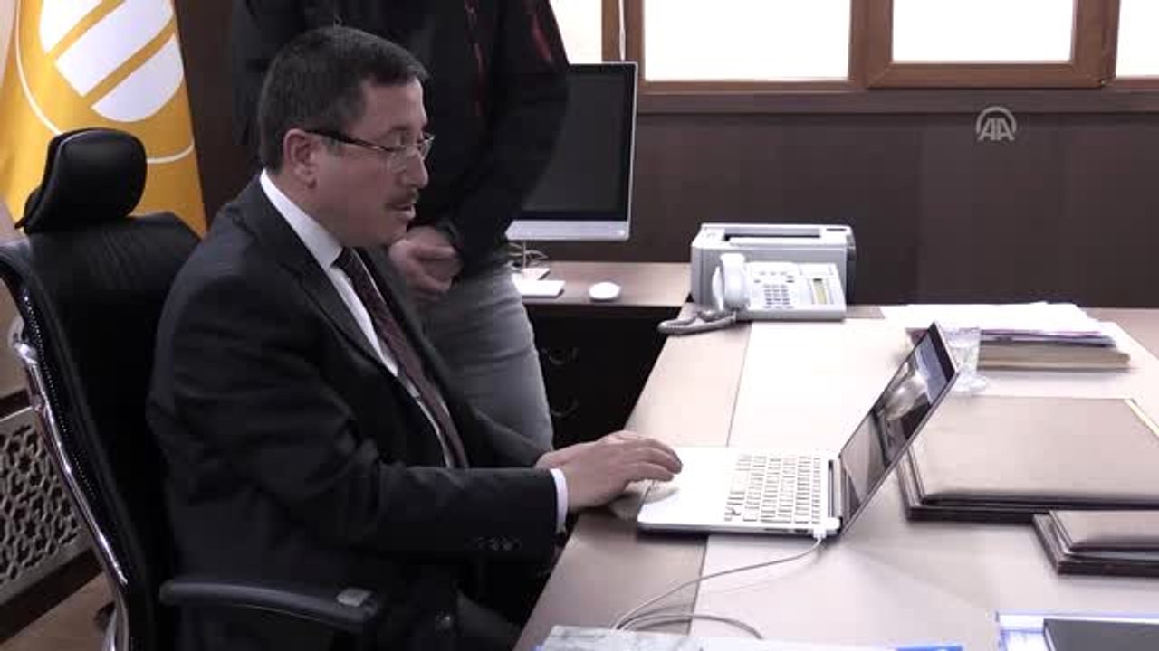 İnönü Üniversitesi Rektörü Prof. Dr. Ahmet Kızılay, AA'nın "Yılın Fotoğrafları"nı oyladı