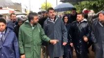 Adana çevre ve şehircilik bakanı murat kurum adana'da su altında kalan evlerde incelemelerde...