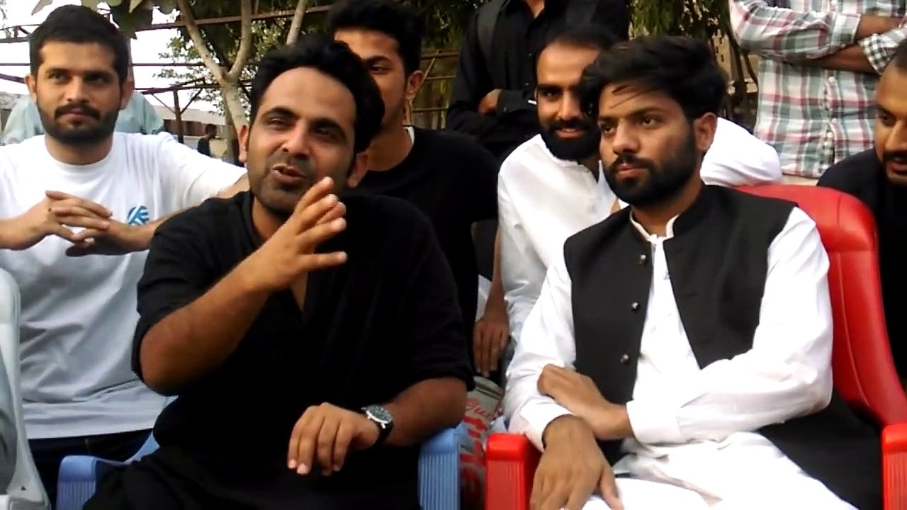 Tehzeeb Hafi _ woh tu band ghari bhi hath me bandh k college ajati hai