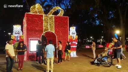 Christmas lights enchant park-goers in El Salvador capital