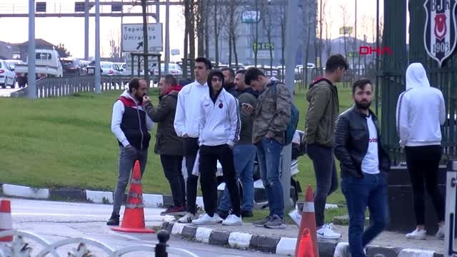 Spor beşiktaş, tezahüratlar ve meşalelerle derbiye uğurlandı