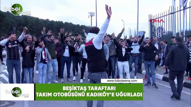 Beşiktaş taraftarı takım otobüsünü Kadıköy'e uğurladı