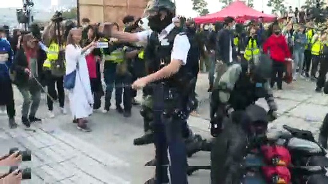 Violencia en Hong kong tras las protestas a favor de los uigures