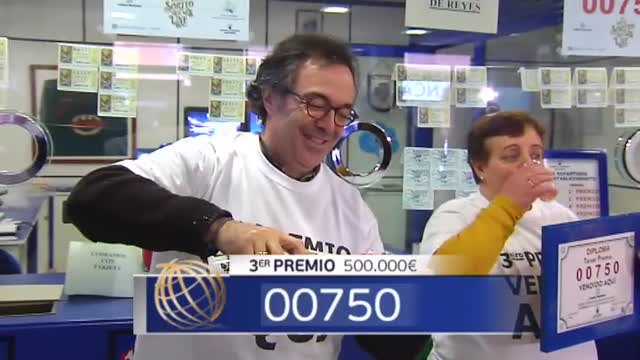El tercer premio de la Lotería de Navidad, el 750, repartido por media España