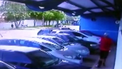 Câmera mostra carro sendo furtado em empresa no Bairro Parque São Paulo