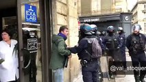 İşte Fransa'nın basın özgürlüğü! Fransız polisi gazeteciyi sokak ortasında darp etti