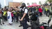 La policía irrumpe en protesta en Hong Kong a favor de los uigures de China