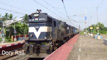 Varanasi Express hauled by powerful ALCO WDM-3A made a crossing with Rampurhat Express powered by WAG-5 ASN