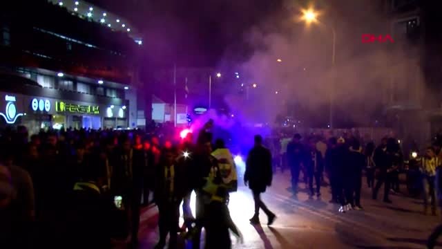 Spor fenerbahçeli taraftarların galibiyet coşkusu